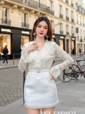 绝美新款上架 Rm55-Rm3＝Rm52 SML UrbanQueen气质百搭名媛风蕾丝长袖时装上衣 32257