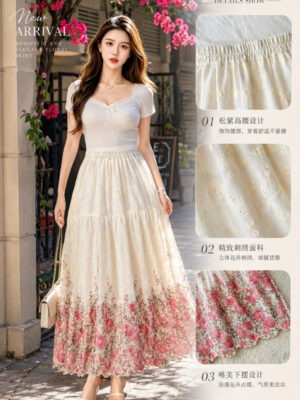 绝美新款上架 Rm55-Rm3 =Rm 52 Tiffany 夏日必备通花 碎花设计半长裙 M77806