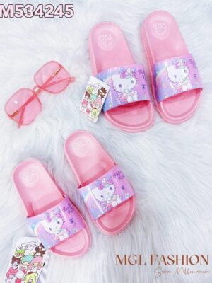 年中大清仓Rm25 Now Rm5 高质量Sanrio Hello Kitty柔软中童拖鞋 M534245