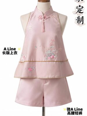 #新年旗袍抢先预定 Rm139 Rm3=Rm136 SML 预定Mocca古典刺绣新中式舒适旗袍短裤套装  ⚠️注意⚠️这款是厂家的预订款式,预计到货时间是3个月左右，能等的宝贝才下单喔🙏 Mocca71695