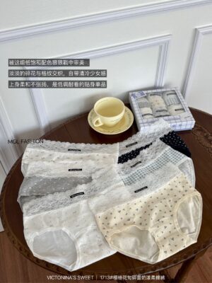 #超值预定 L/XL Rm35 6件 100％纯棉樱格花甸碎蕾奶漾柔棉内裤  ‼️预计到货时间1个月半左右，能等的宝贝才下单哟‼️ P88012